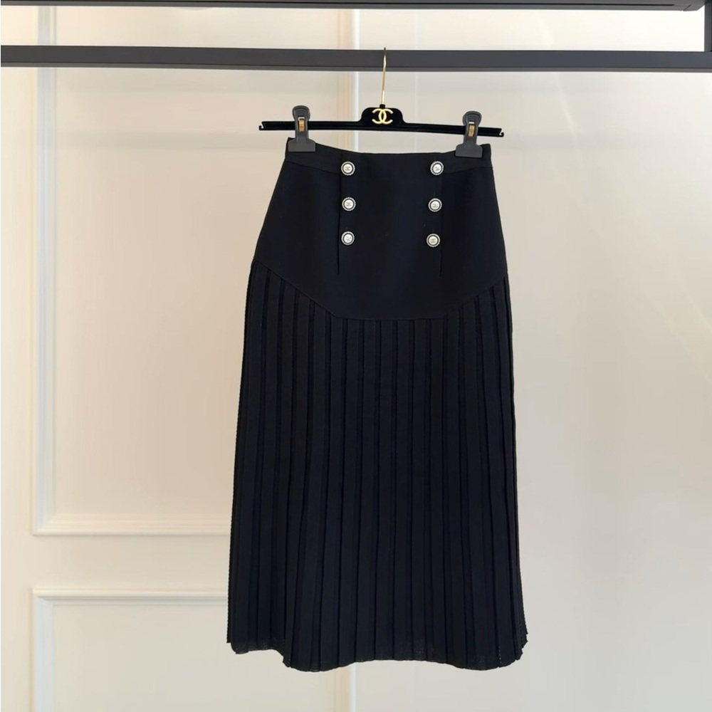 ❌sold❌🚩steal Authentic CHANEL Black A-Line Skirt with Button Detail